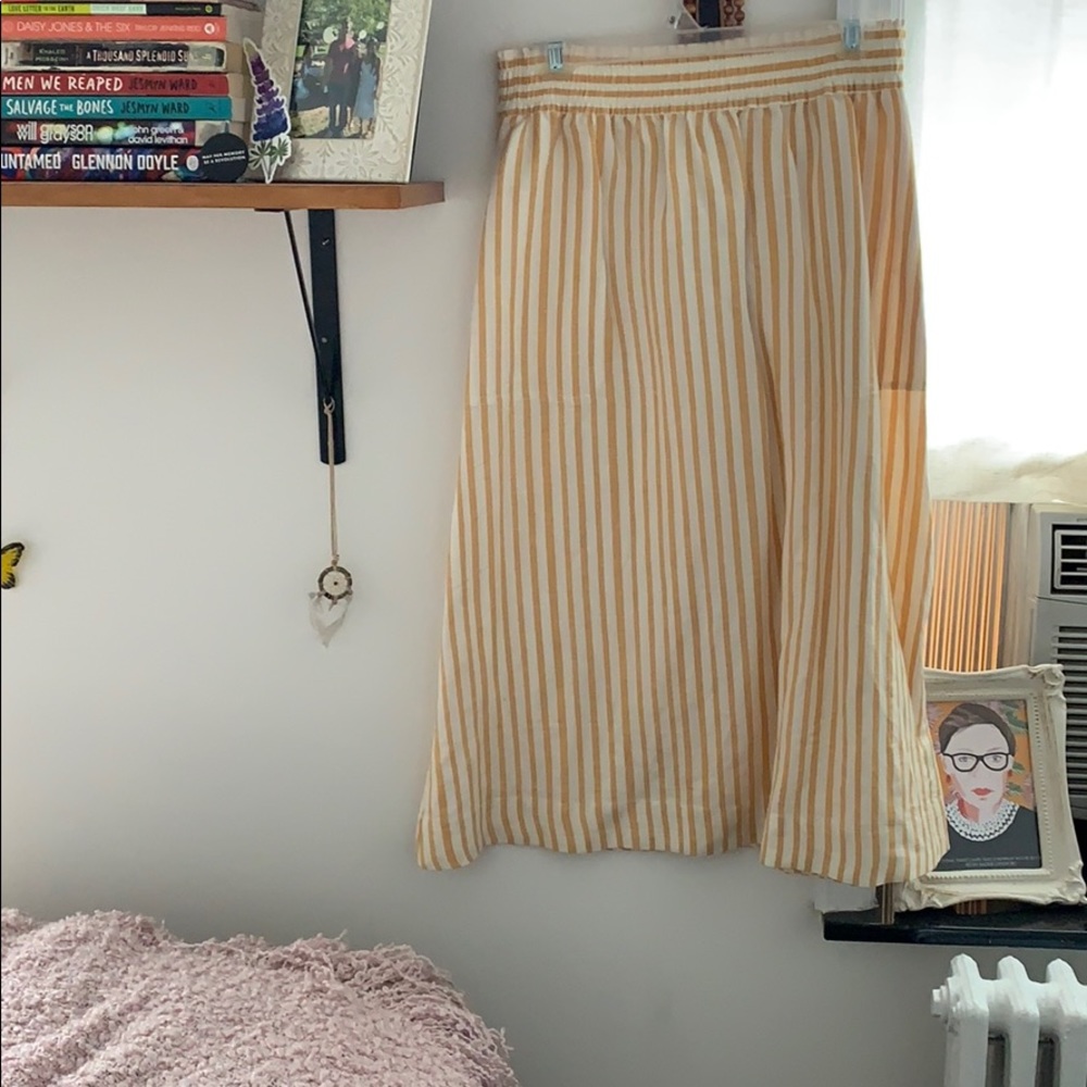 Comfortable and Cute Midi Skirt